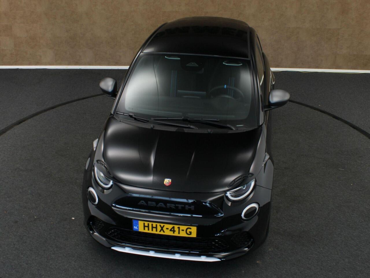 Abarth 500 500e Urban 42 kWh SOH 99,1% - APPLE CARPLAY/ANDROID AUTO - PARKEERSENSOREN ACHTER - CRUISE CONTROL - KEYLESS START - SPORTSTUUR - NAVIGATIESYSTEEM FULLMAP - LED KOPLAMPEN - DAB+ RADIO