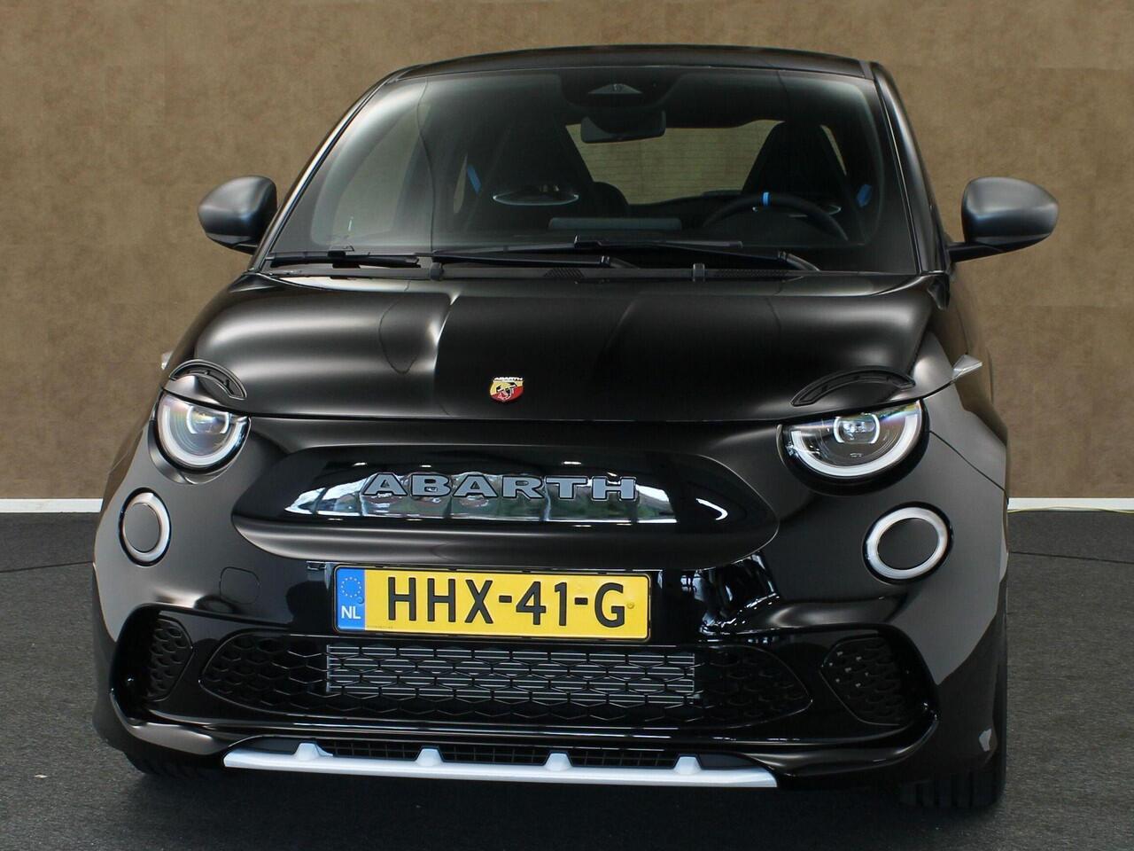 Abarth 500 500e Urban 42 kWh SOH 99,1% - APPLE CARPLAY/ANDROID AUTO - PARKEERSENSOREN ACHTER - CRUISE CONTROL - KEYLESS START - SPORTSTUUR - NAVIGATIESYSTEEM FULLMAP - LED KOPLAMPEN - DAB+ RADIO