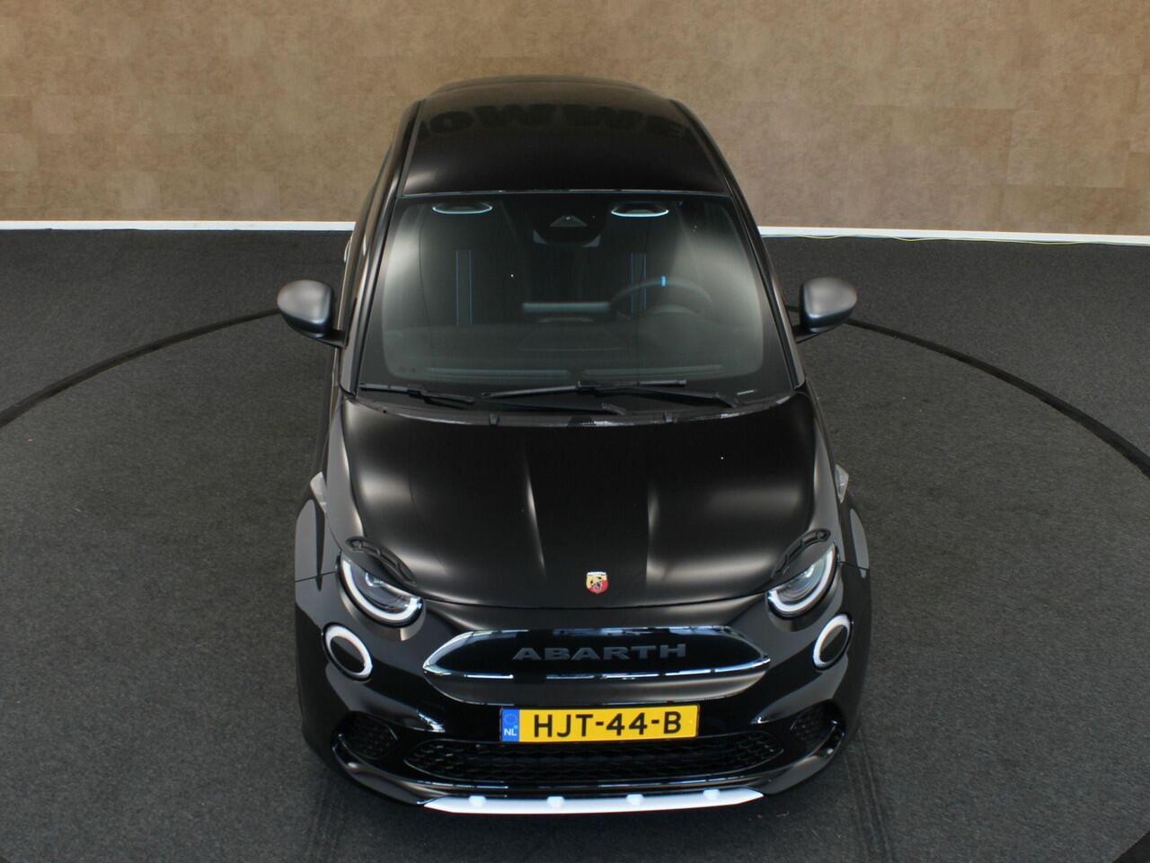 Abarth 500 500e Urban 42 kWh SOH 99.1%! - APPLE CARPLAY/ANDROID AUTO - CRUISE CONTROL - NAVIGATIE FULL MAP - LICHTMETALEN VELGEN 17 INCH - KEYLESS START - PARKEERSENSOREN ACHTER - SPORTSTUUR - SPORTSTOELEN