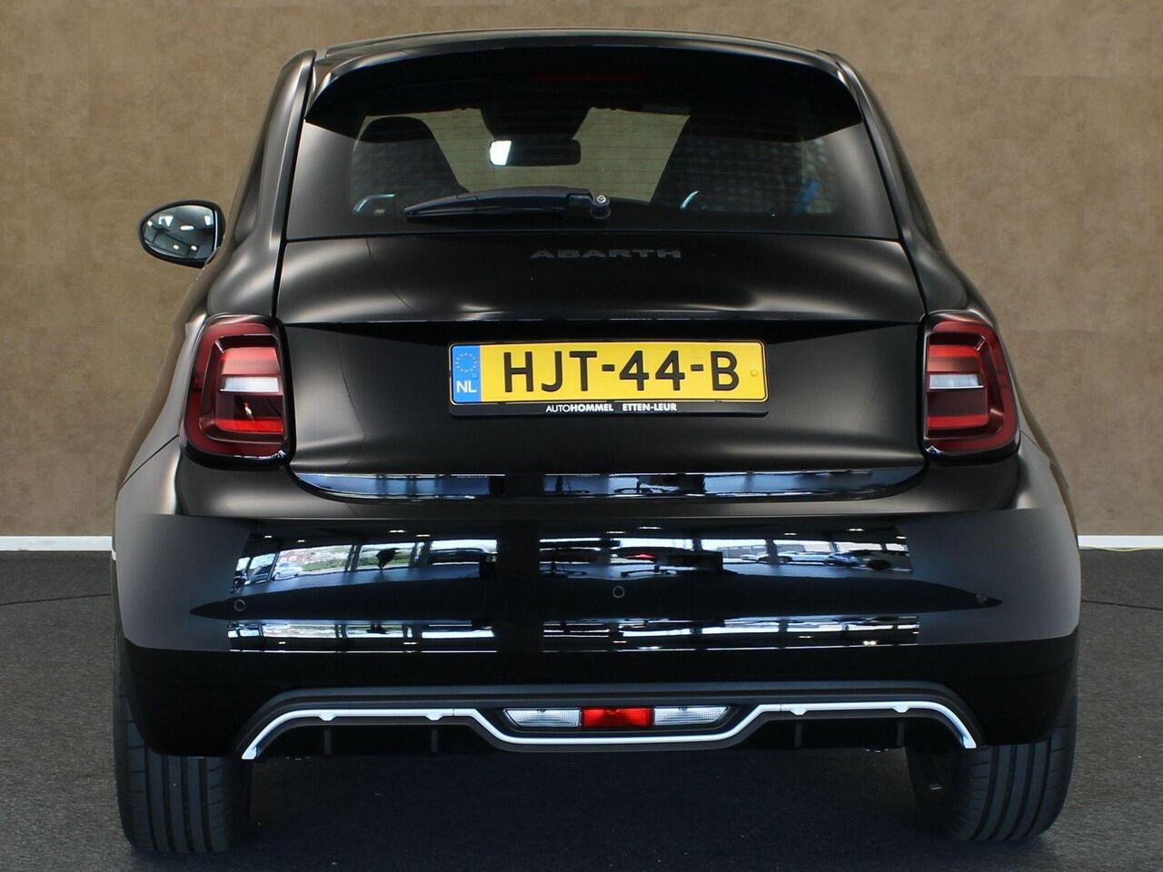 Abarth 500 500e Urban 42 kWh SOH 99.1%! - APPLE CARPLAY/ANDROID AUTO - CRUISE CONTROL - NAVIGATIE FULL MAP - LICHTMETALEN VELGEN 17 INCH - KEYLESS START - PARKEERSENSOREN ACHTER - SPORTSTUUR - SPORTSTOELEN