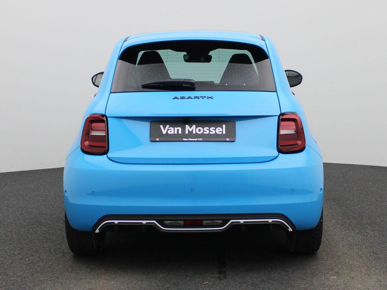 Abarth 500 Abarth Scorpionissima 42 kWh 155PK | Panoramadak | Navigatie | Sportstoelen | Alcantara Interieur | Stoelverwarming | Apple CarPlay & Android Auto