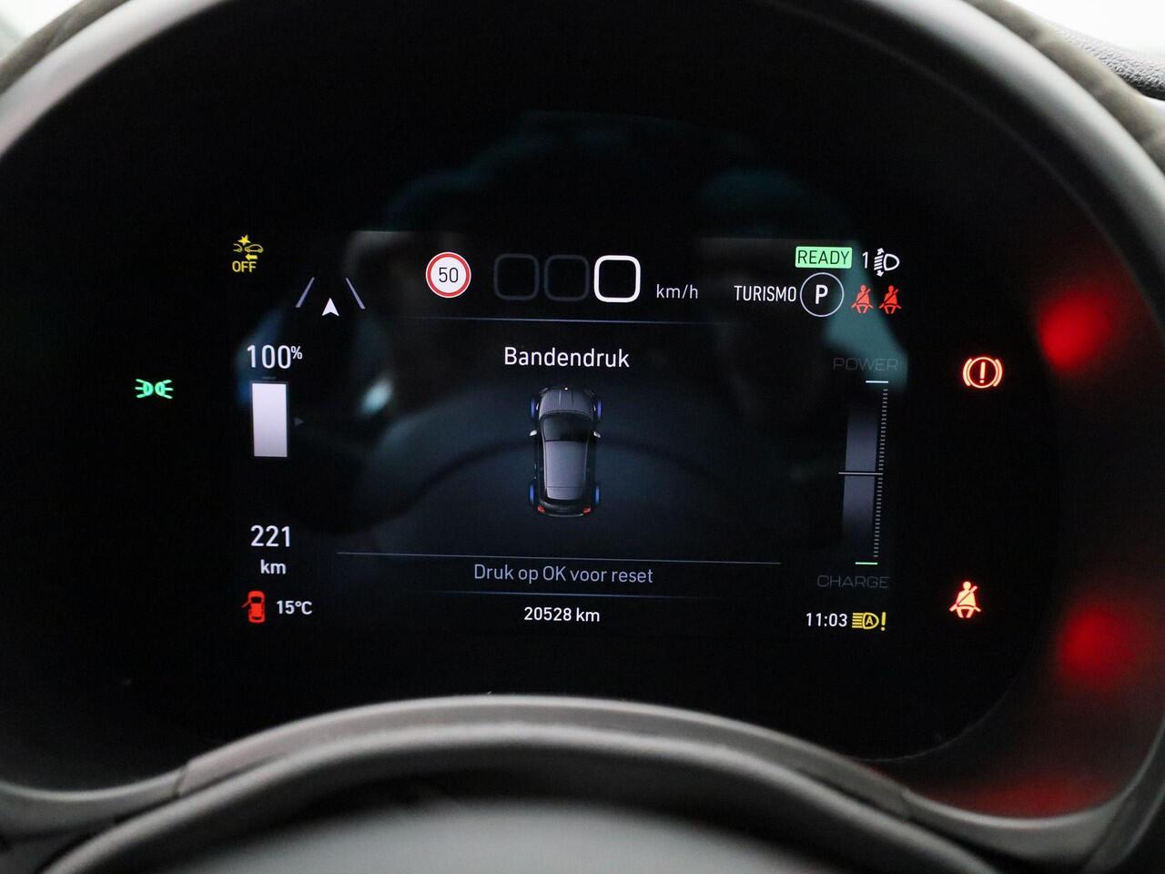 Abarth 500 Abarth Scorpionissima 42 kWh 155PK | Panoramadak | Navigatie | Sportstoelen | Alcantara Interieur | Stoelverwarming | Apple CarPlay & Android Auto