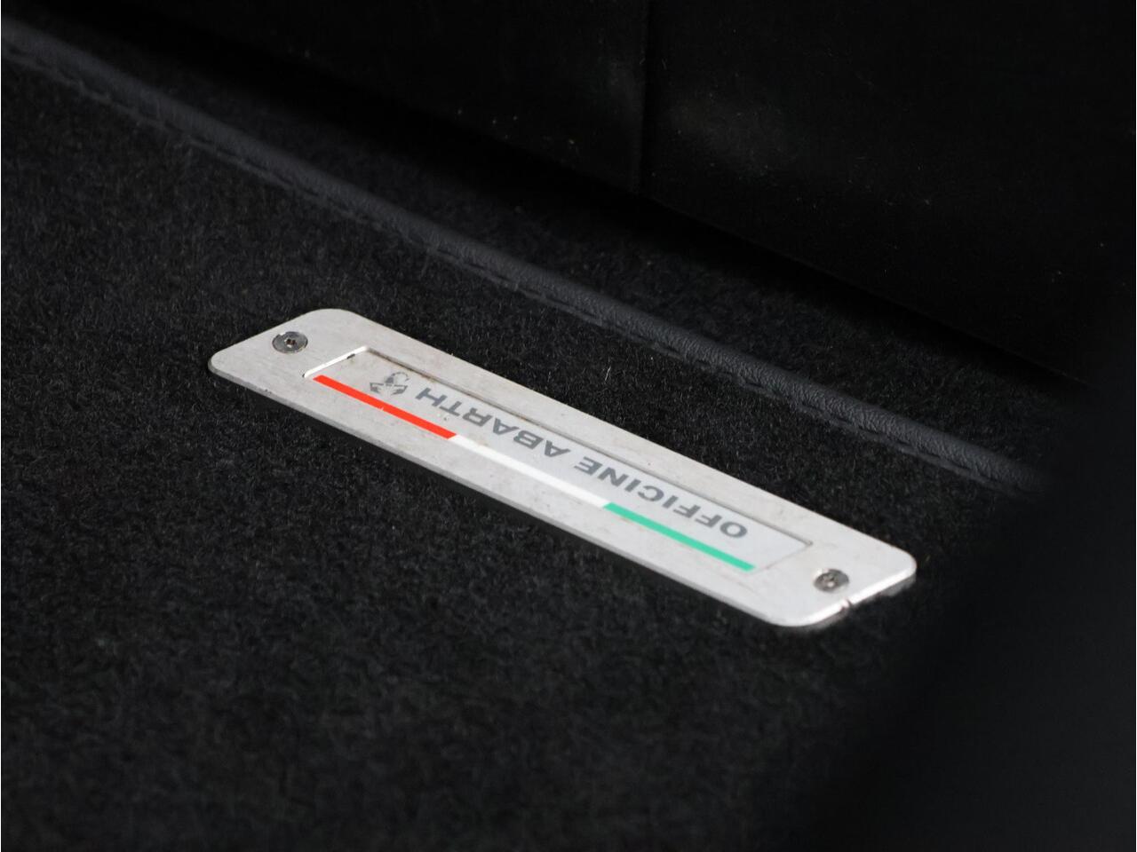 Abarth 595 1.4 T-Jet Turismo 70th Anniversary | Automaat | Schakelflippers | Sabelt stoelen | Pano-dak |