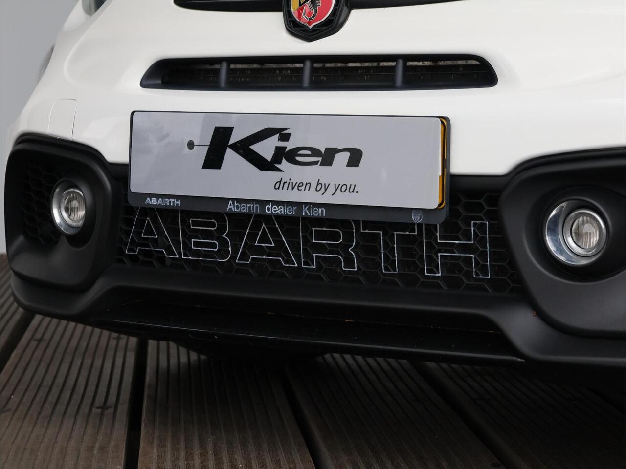 Abarth 595 1.4 T-Jet Turismo 70th Anniversary | Automaat | Schakelflippers | Sabelt stoelen | Pano-dak |