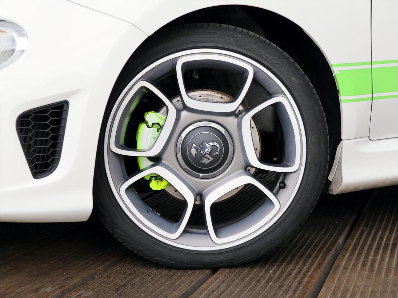 Abarth 595 1.4 T-Jet Turismo 70th Anniversary | Automaat | Schakelflippers | Sabelt stoelen | Pano-dak |