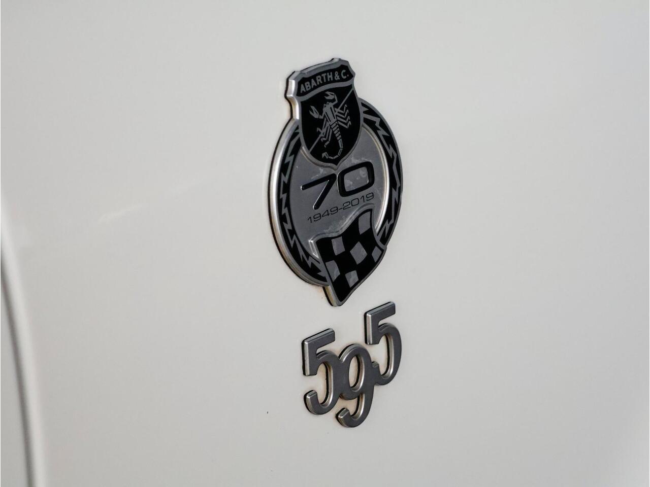 Abarth 595 1.4 T-Jet Turismo 70th Anniversary | Automaat | Schakelflippers | Sabelt stoelen | Pano-dak |