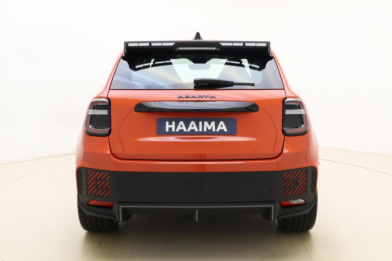 Abarth 600e Abarth Turismo 54 kWh | 20'' lichtmetalen velgen | Sabelt sportstoelen | Zwarte hemelbekleding | Alcantara sportstuur | Sperdifferentieel | Uit voorraad leverbaar!
