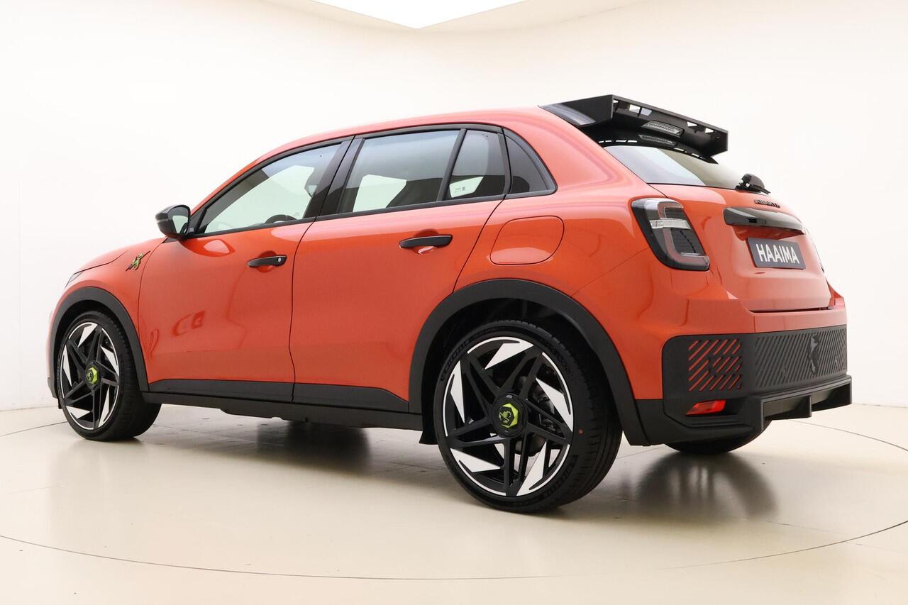 Abarth 600e Abarth Turismo 54 kWh | 20'' lichtmetalen velgen | Sabelt sportstoelen | Zwarte hemelbekleding | Alcantara sportstuur | Sperdifferentieel | Uit voorraad leverbaar!