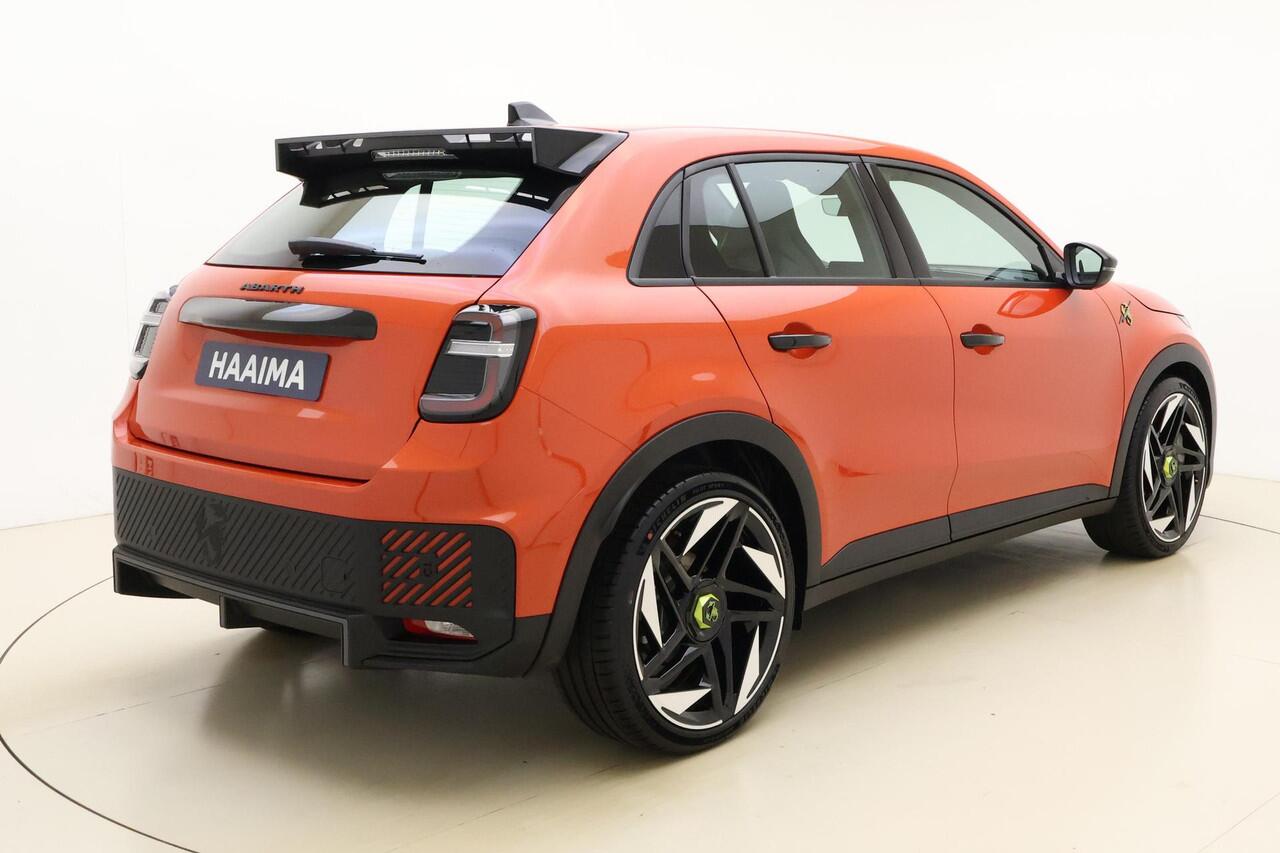 Abarth 600e Abarth Turismo 54 kWh | 20'' lichtmetalen velgen | Sabelt sportstoelen | Zwarte hemelbekleding | Alcantara sportstuur | Sperdifferentieel | Uit voorraad leverbaar!