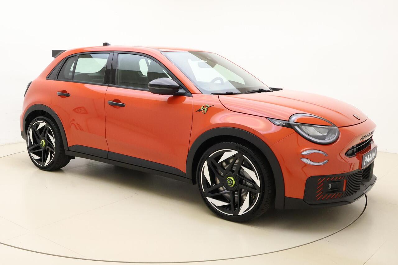 Abarth 600e Abarth Turismo 54 kWh | 20'' lichtmetalen velgen | Sabelt sportstoelen | Zwarte hemelbekleding | Alcantara sportstuur | Sperdifferentieel | Uit voorraad leverbaar!