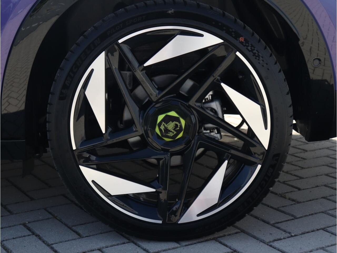 Abarth 600e Scorpionissima 54 kWh | Boek nu uw proefrit!