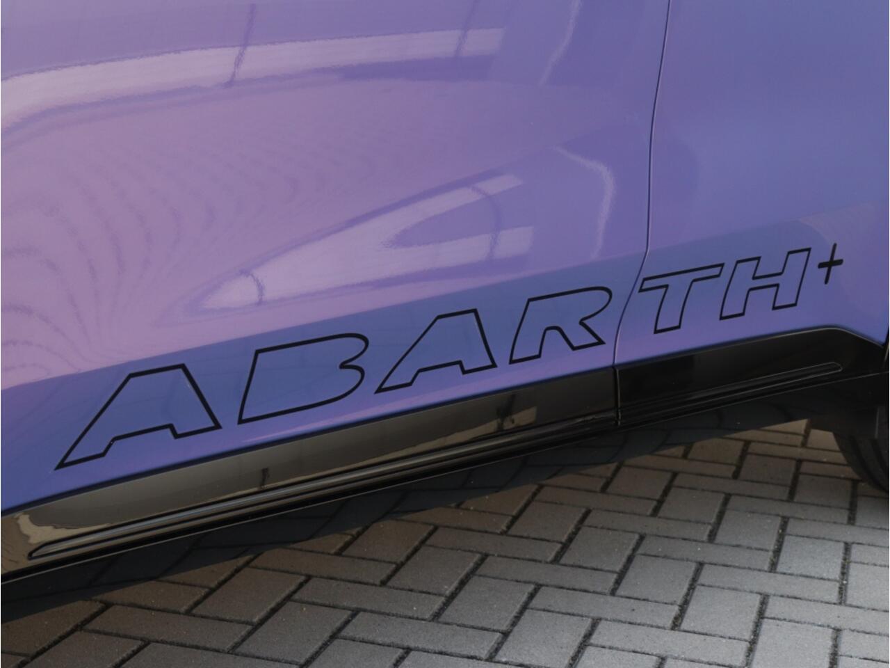 Abarth 600e Scorpionissima 54 kWh | Boek nu uw proefrit!