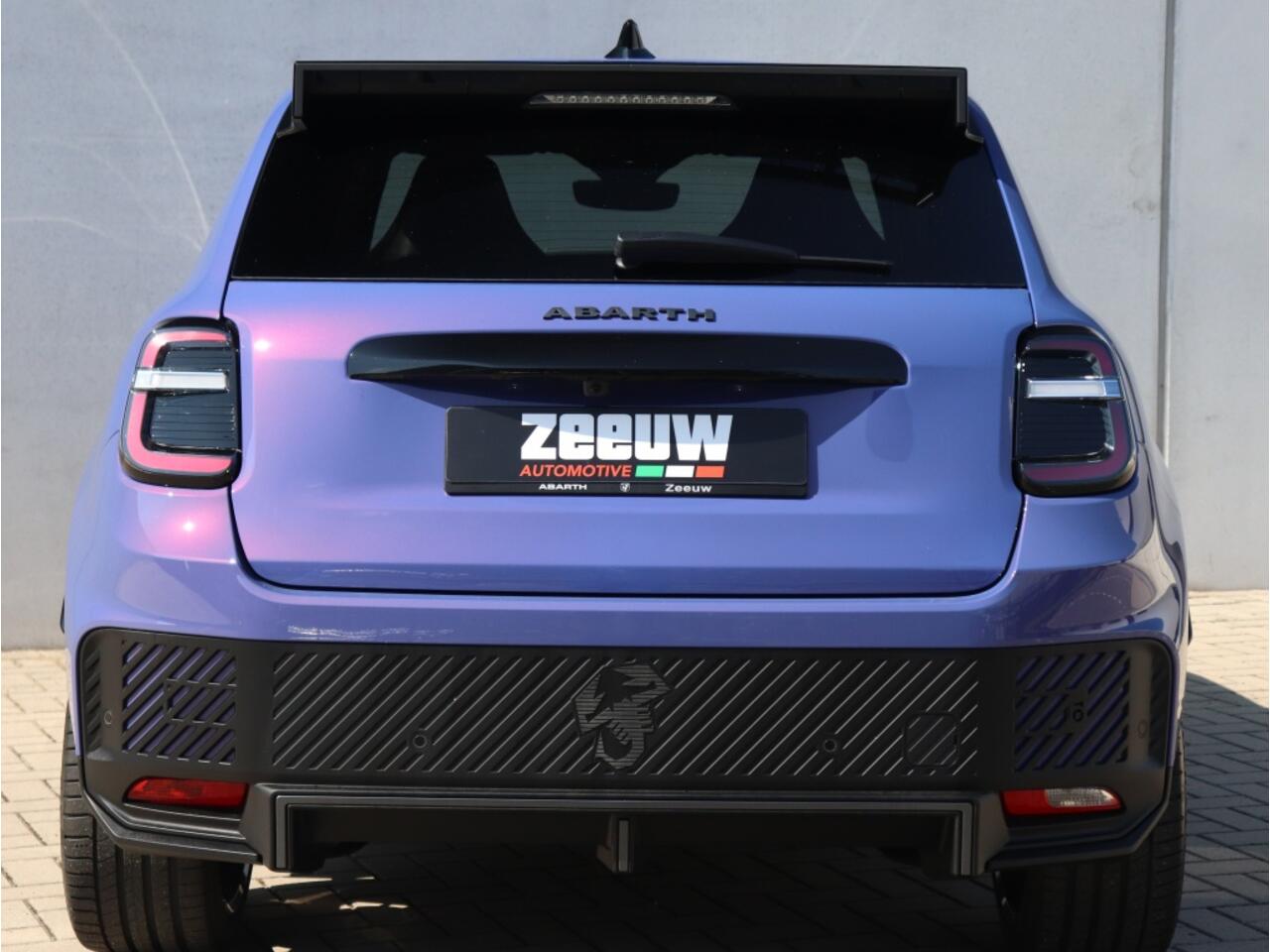 Abarth 600e Scorpionissima 54 kWh | Boek nu uw proefrit!