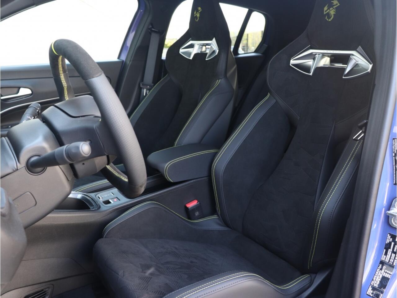 Abarth 600e Scorpionissima 54 kWh | Boek nu uw proefrit!