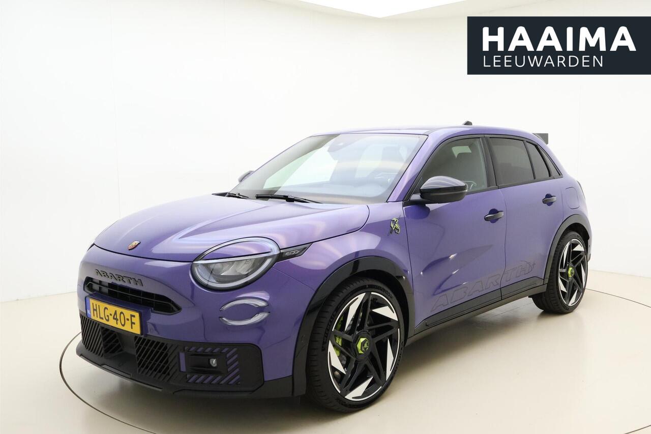 Abarth 600e Abarth Scorpionissima 54 kWh | Sabelt kuipstoelen | Sper differentieel | Sound Box | 20'' lichtmetalen velgen | Alcantara sportstuur | Zwarte hemelbekleding