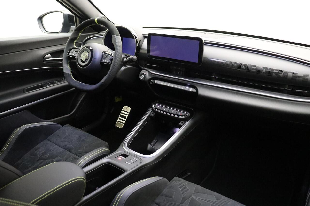 Abarth 600e Abarth Scorpionissima 54 kWh | Sabelt kuipstoelen | Sper differentieel | Sound Box | 20'' lichtmetalen velgen | Alcantara sportstuur | Zwarte hemelbekleding
