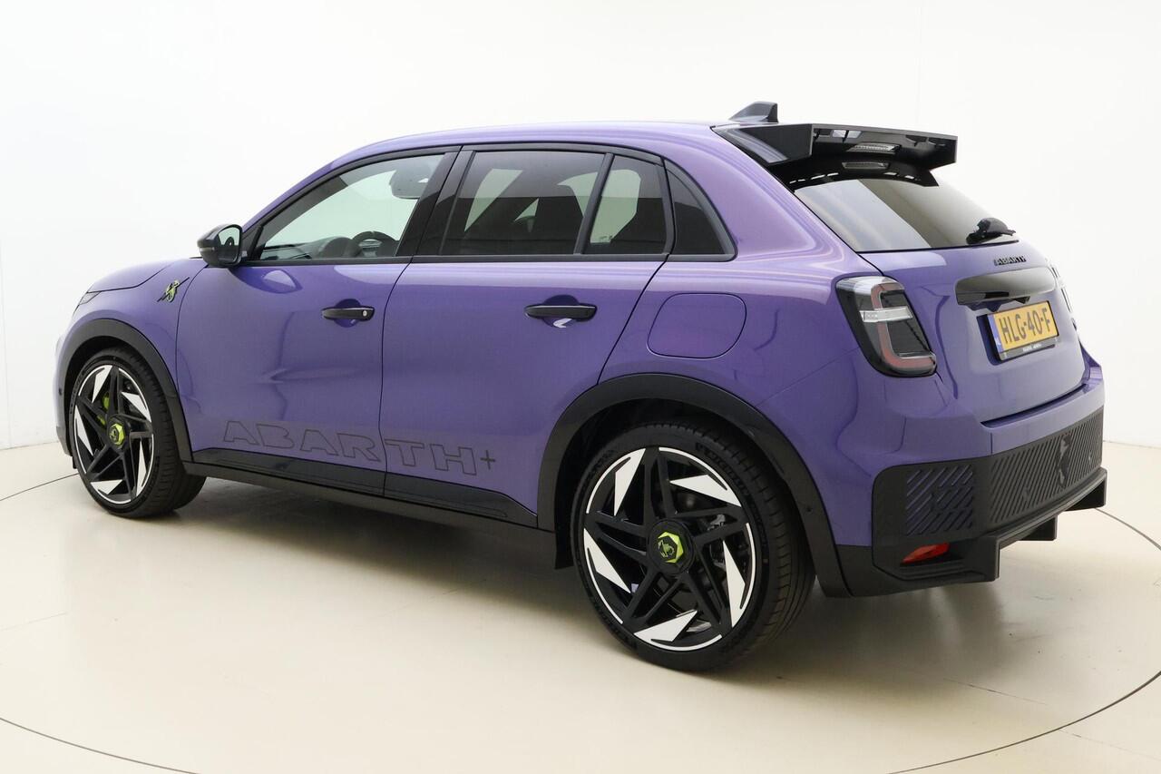 Abarth 600e Abarth Scorpionissima 54 kWh | Sabelt kuipstoelen | Sper differentieel | Sound Box | 20'' lichtmetalen velgen | Alcantara sportstuur | Zwarte hemelbekleding