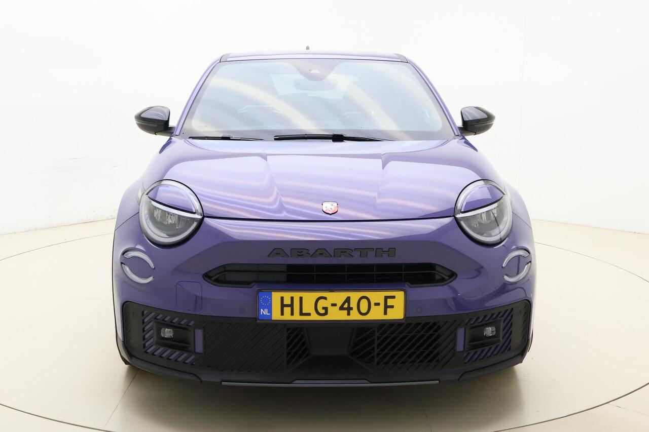 Abarth 600e Abarth Scorpionissima 54 kWh | Sabelt kuipstoelen | Sper differentieel | Sound Box | 20'' lichtmetalen velgen | Alcantara sportstuur | Zwarte hemelbekleding