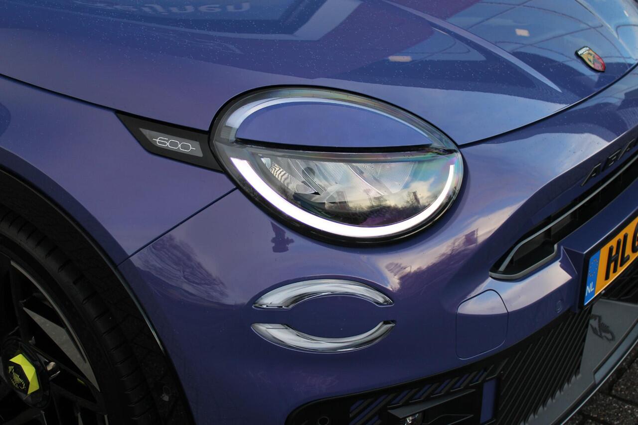 Abarth 600e SCORPIONISSIMA 280PK 54 kWh | SABELT PERFORMANCE SPORT STOELEN/BEKLEDING | ENGINE SOUND GENERATOR | PACK DESIGN SCORPIONISSIMA | PACK TECH SCORPIONISSIMA | PACK WINTER (STOEL VERWARMING/VOORRUITVERWARMING) | PACK SCORPION | 20" LICHTMETALEN VELGEN | ABART