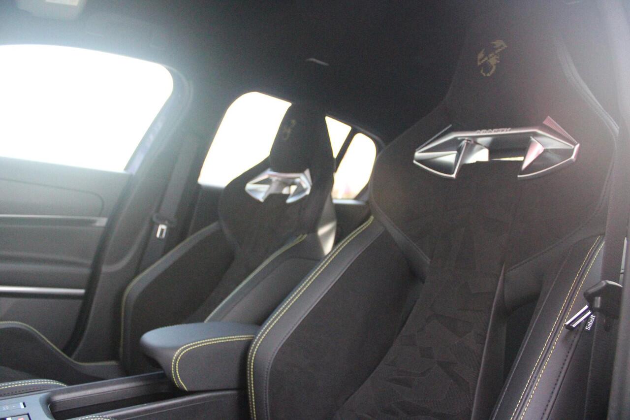 Abarth 600e SCORPIONISSIMA 280PK 54 kWh | SABELT PERFORMANCE SPORT STOELEN/BEKLEDING | ENGINE SOUND GENERATOR | PACK DESIGN SCORPIONISSIMA | PACK TECH SCORPIONISSIMA | PACK WINTER (STOEL VERWARMING/VOORRUITVERWARMING) | PACK SCORPION | 20" LICHTMETALEN VELGEN | ABART