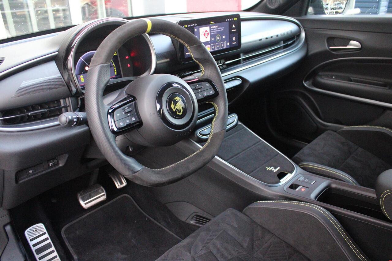 Abarth 600e SCORPIONISSIMA 280PK 54 kWh | SABELT PERFORMANCE SPORT STOELEN/BEKLEDING | ENGINE SOUND GENERATOR | PACK DESIGN SCORPIONISSIMA | PACK TECH SCORPIONISSIMA | PACK WINTER (STOEL VERWARMING/VOORRUITVERWARMING) | PACK SCORPION | 20" LICHTMETALEN VELGEN | ABART