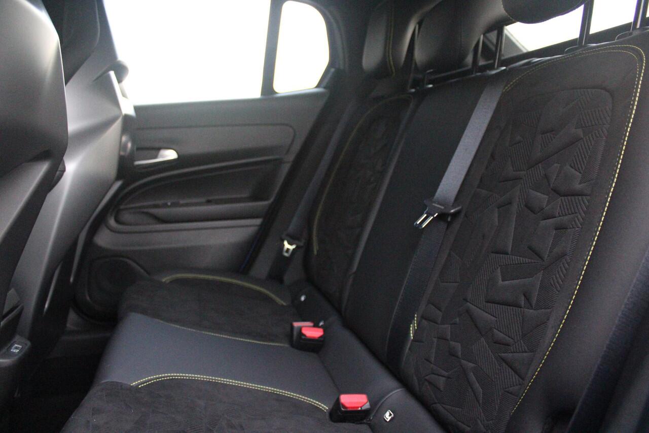 Abarth 600e SCORPIONISSIMA 280PK 54 kWh | SABELT PERFORMANCE SPORT STOELEN/BEKLEDING | ENGINE SOUND GENERATOR | PACK DESIGN SCORPIONISSIMA | PACK TECH SCORPIONISSIMA | PACK WINTER (STOEL VERWARMING/VOORRUITVERWARMING) | PACK SCORPION | 20" LICHTMETALEN VELGEN | ABART