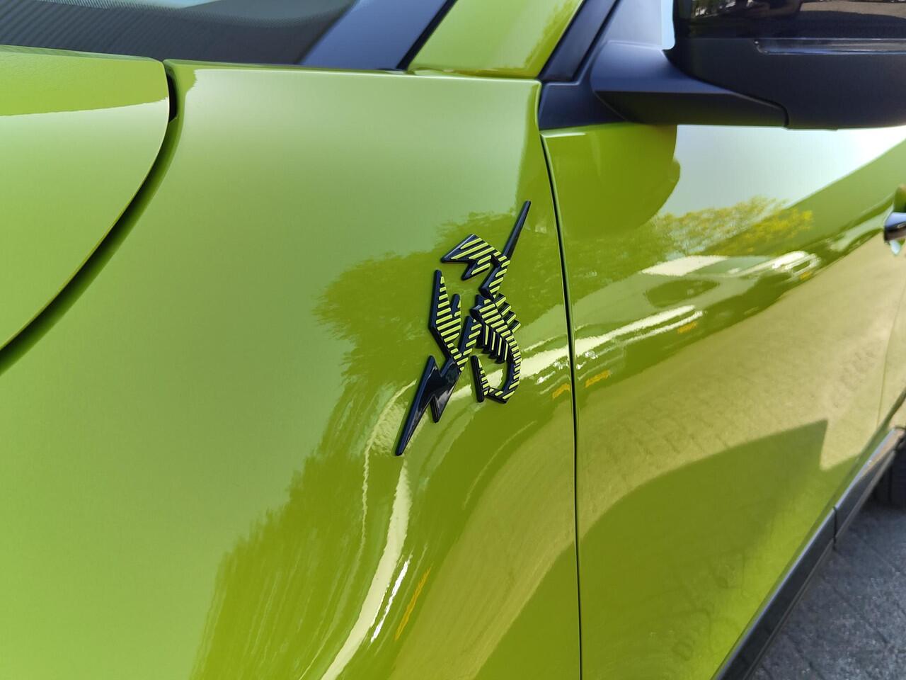 Abarth 600e Scorpionissima 54kWh 280pk | SABELT SPORTSTOELEN | ADAPTIVE CRUISE | 20" LMV | APPLE CARPLAY / ANDROID AUTO |