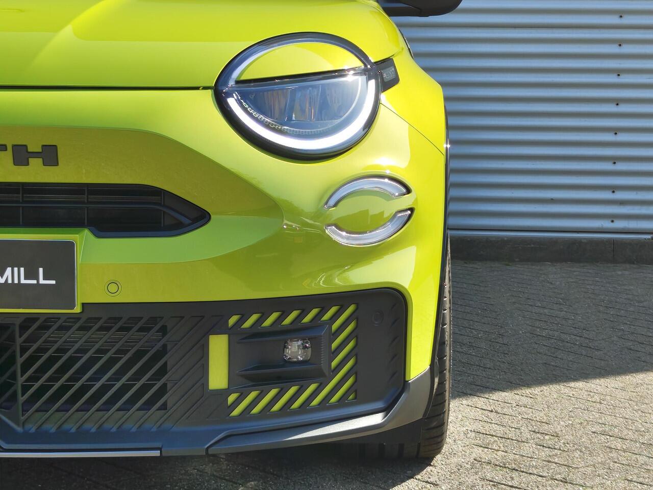 Abarth 600e Scorpionissima 54kWh 280pk | SABELT SPORTSTOELEN | ADAPTIVE CRUISE | 20" LMV | APPLE CARPLAY / ANDROID AUTO |