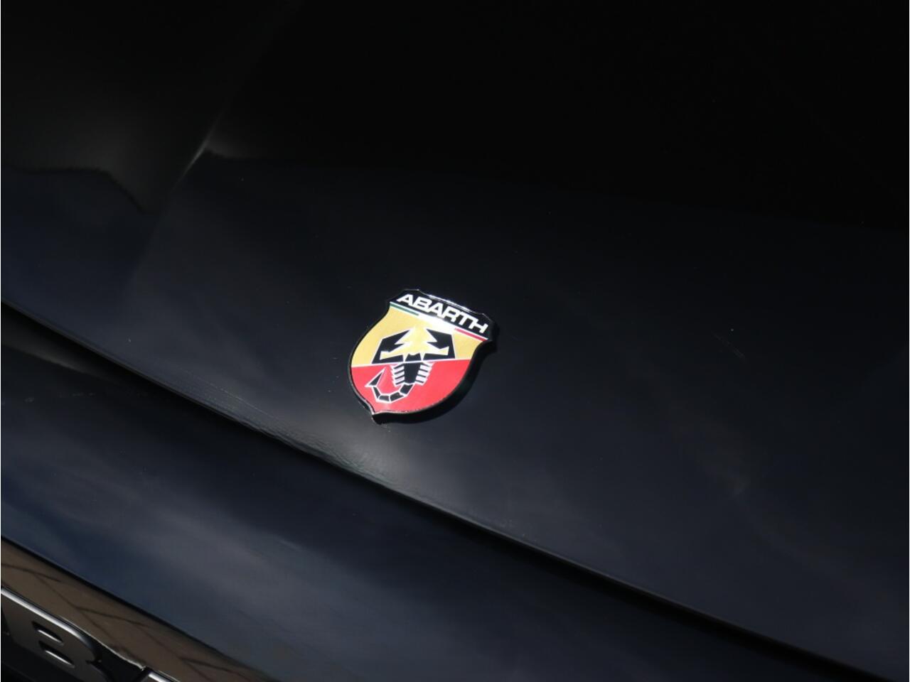 Abarth 600e Turismo 54 kWh | Sabelt | Boek nu uw proefrit!