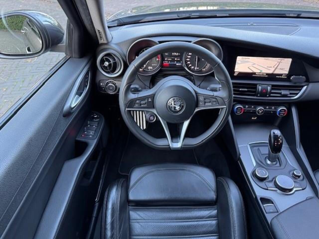 Alfa Romeo GIULIA 2.0T AWD Q4 VELOCE/ACRUISE/NAV/XENON/LED