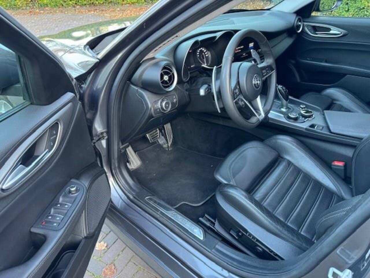 Alfa Romeo GIULIA 2.0T AWD Q4 VELOCE/ACRUISE/NAV/XENON/LED