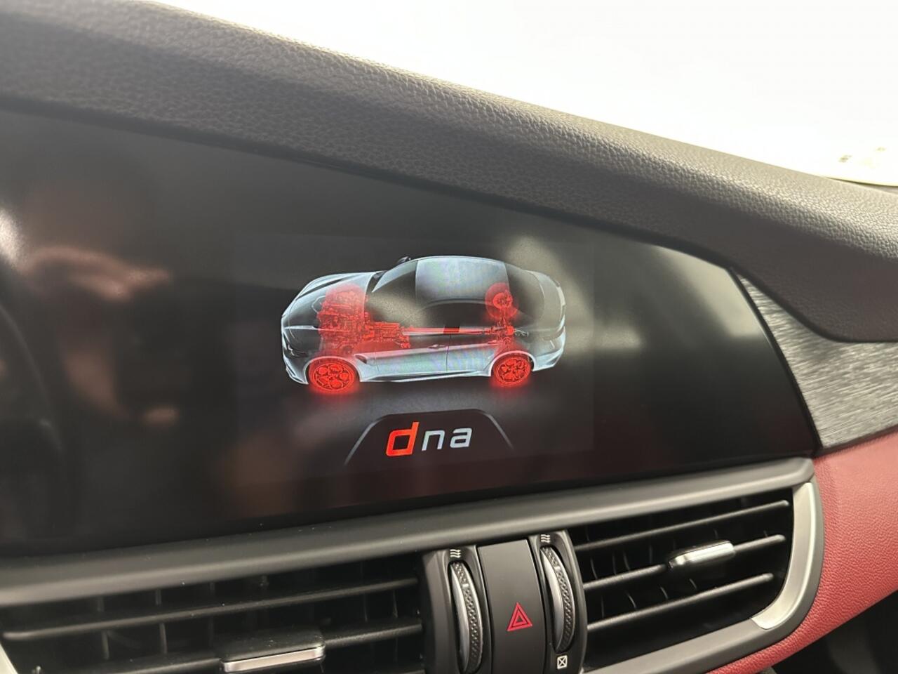 Alfa Romeo GIULIA 2.0T Super | Leer | Bi-Xenon | Flippers |