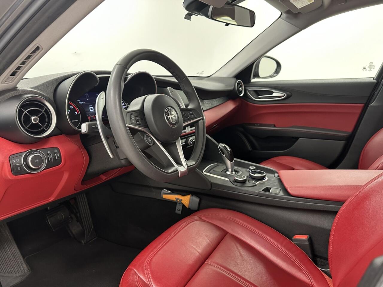 Alfa Romeo GIULIA 2.0T Super | Leer | Bi-Xenon | Flippers |