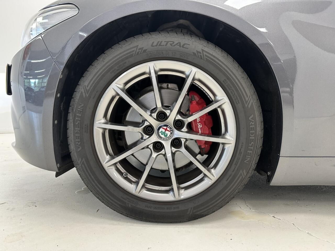 Alfa Romeo GIULIA 2.0T Super | Leer | Bi-Xenon | Flippers |