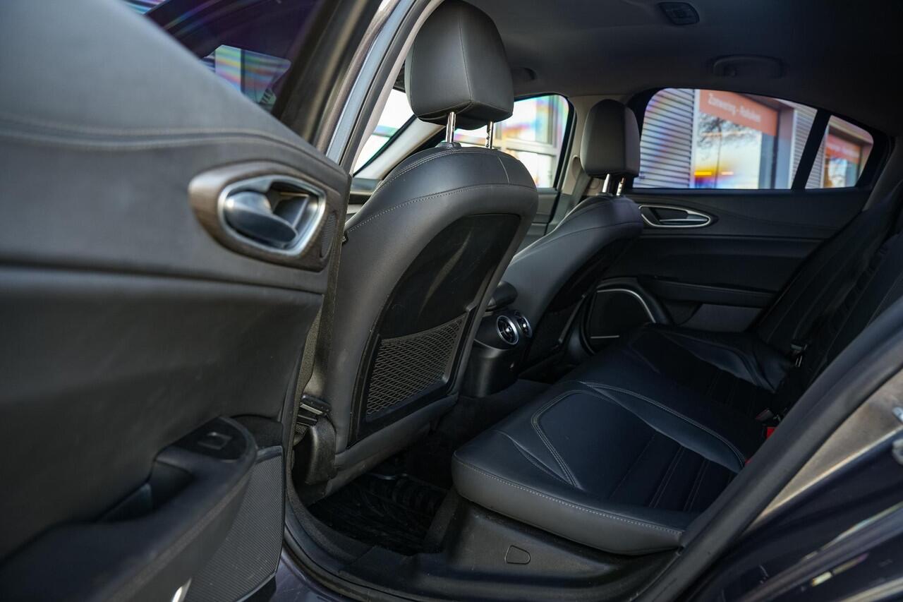 Alfa Romeo GIULIA 2.0 T AWD Gepantserd 280 PK | Diplomatiek veiligheidsglas | Ex-regeringsauto Italië | Unieke historie