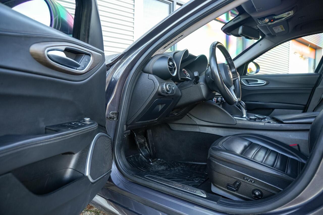 Alfa Romeo GIULIA 2.0 T AWD Gepantserd 280 PK | Diplomatiek veiligheidsglas | Ex-regeringsauto Italië | Unieke historie