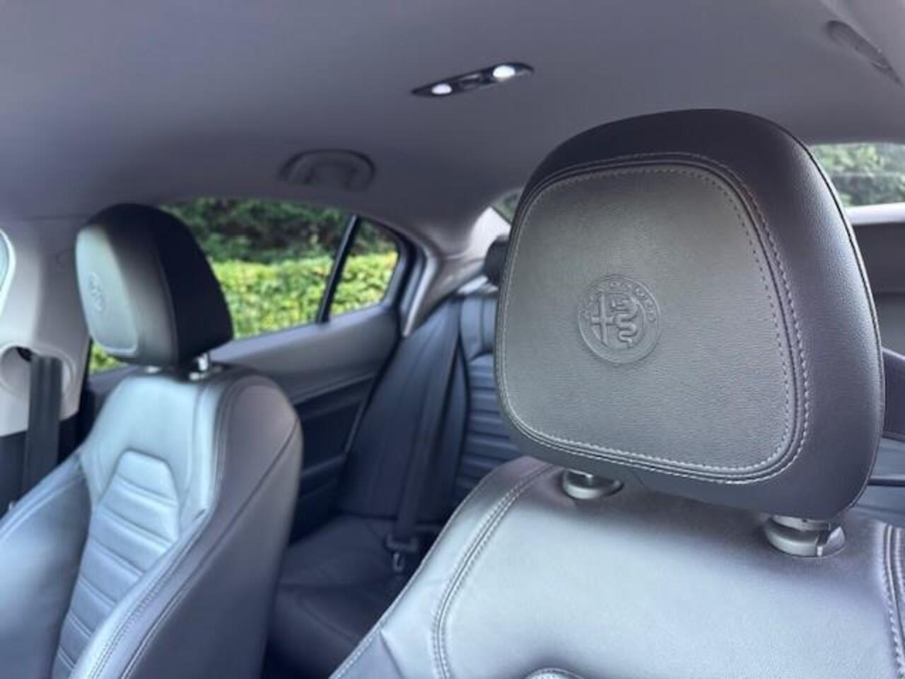 Alfa Romeo GIULIA 2.0T AWD Q4 VELOCE/ACRUISE/NAV/XENON/LED