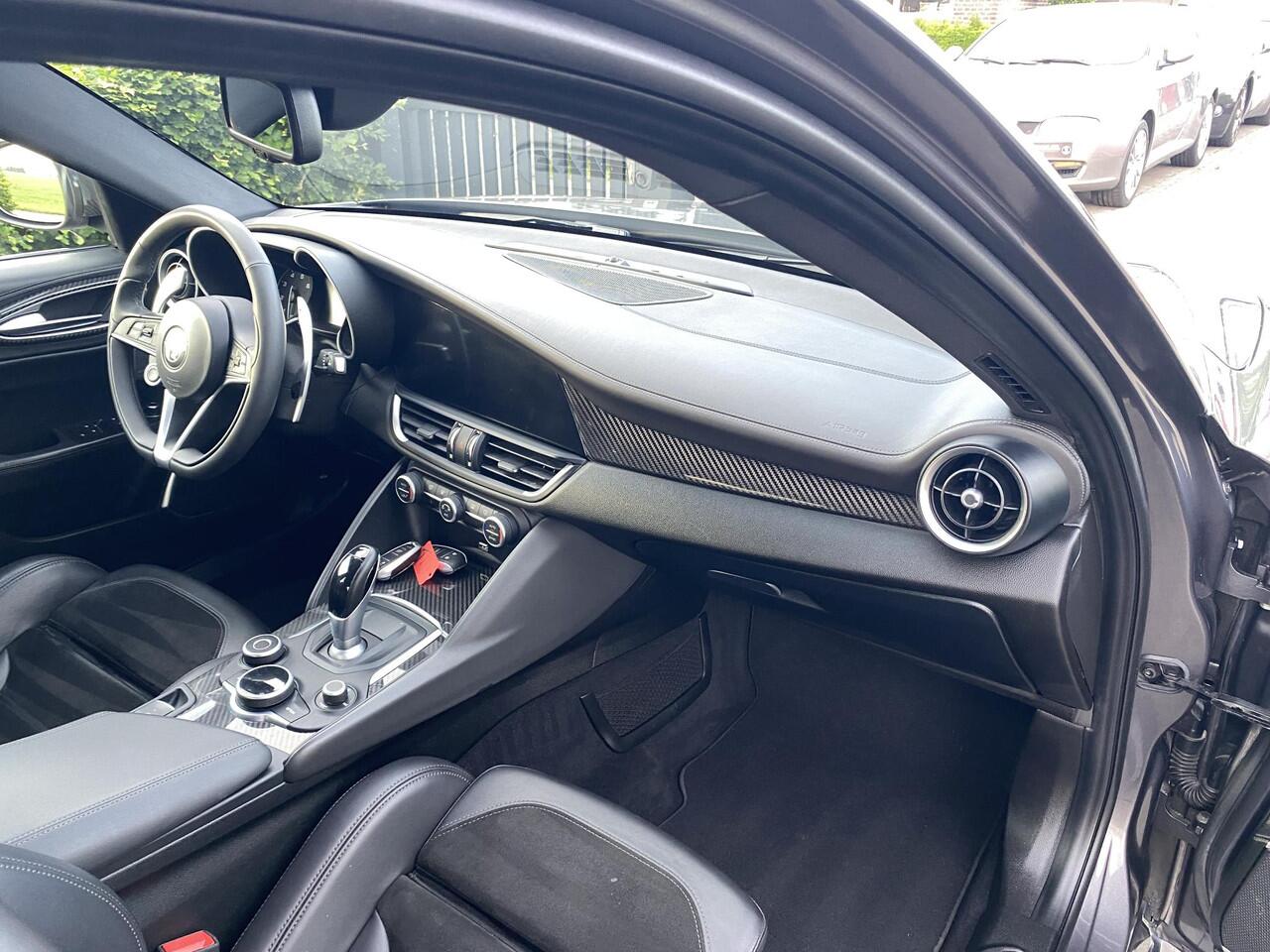 Alfa Romeo GIULIA 2.0 T Veloce Ti AWD QV interieur Harman Kardon Adaptief onderstel LSD