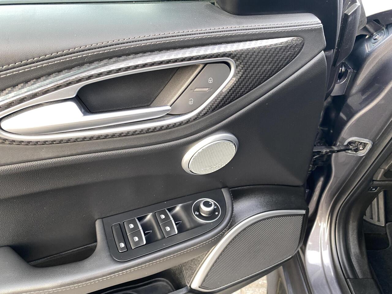 Alfa Romeo GIULIA 2.0 T Veloce Ti AWD QV interieur Harman Kardon Adaptief onderstel LSD