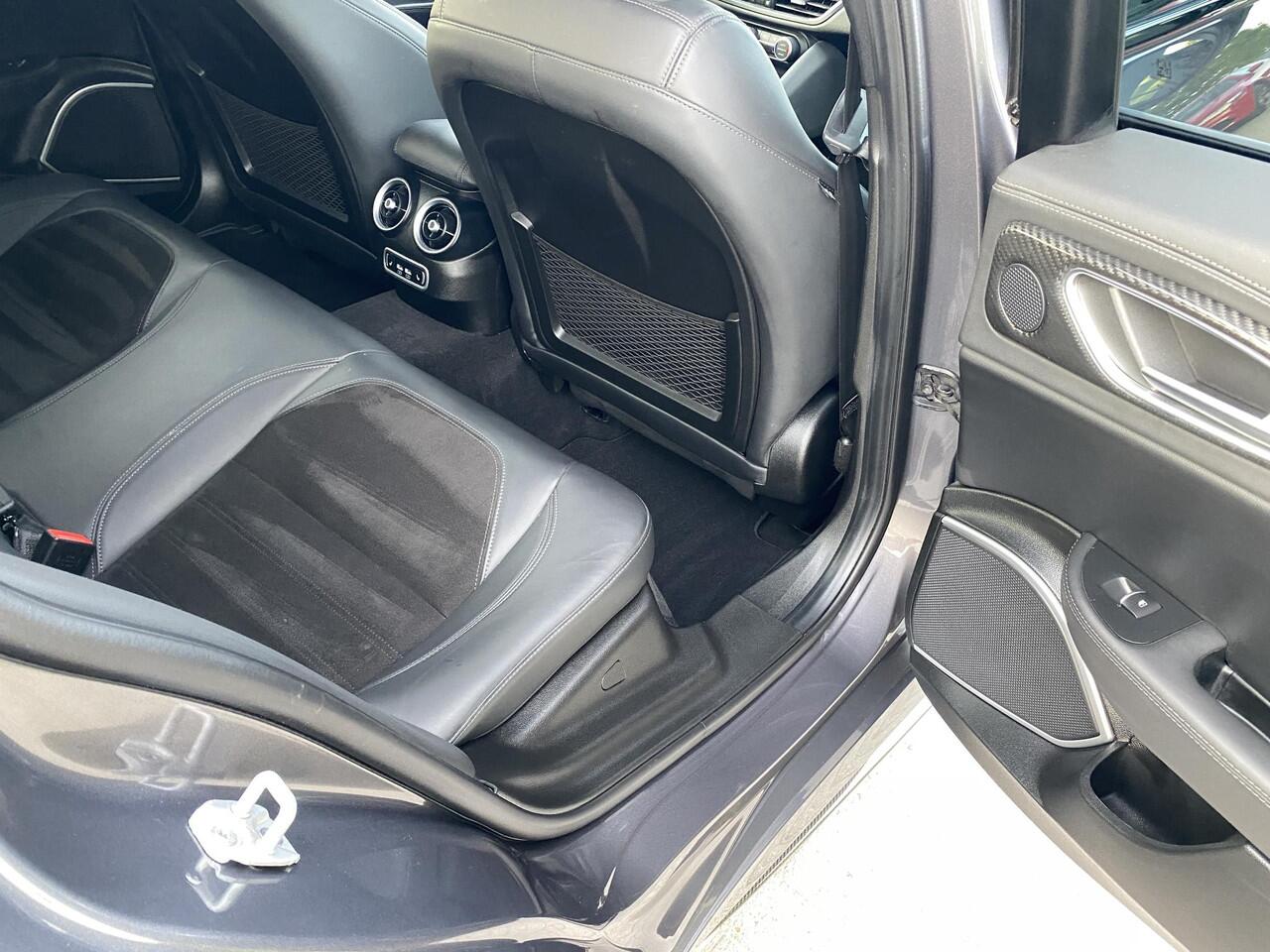 Alfa Romeo GIULIA 2.0 T Veloce Ti AWD QV interieur Harman Kardon Adaptief onderstel LSD