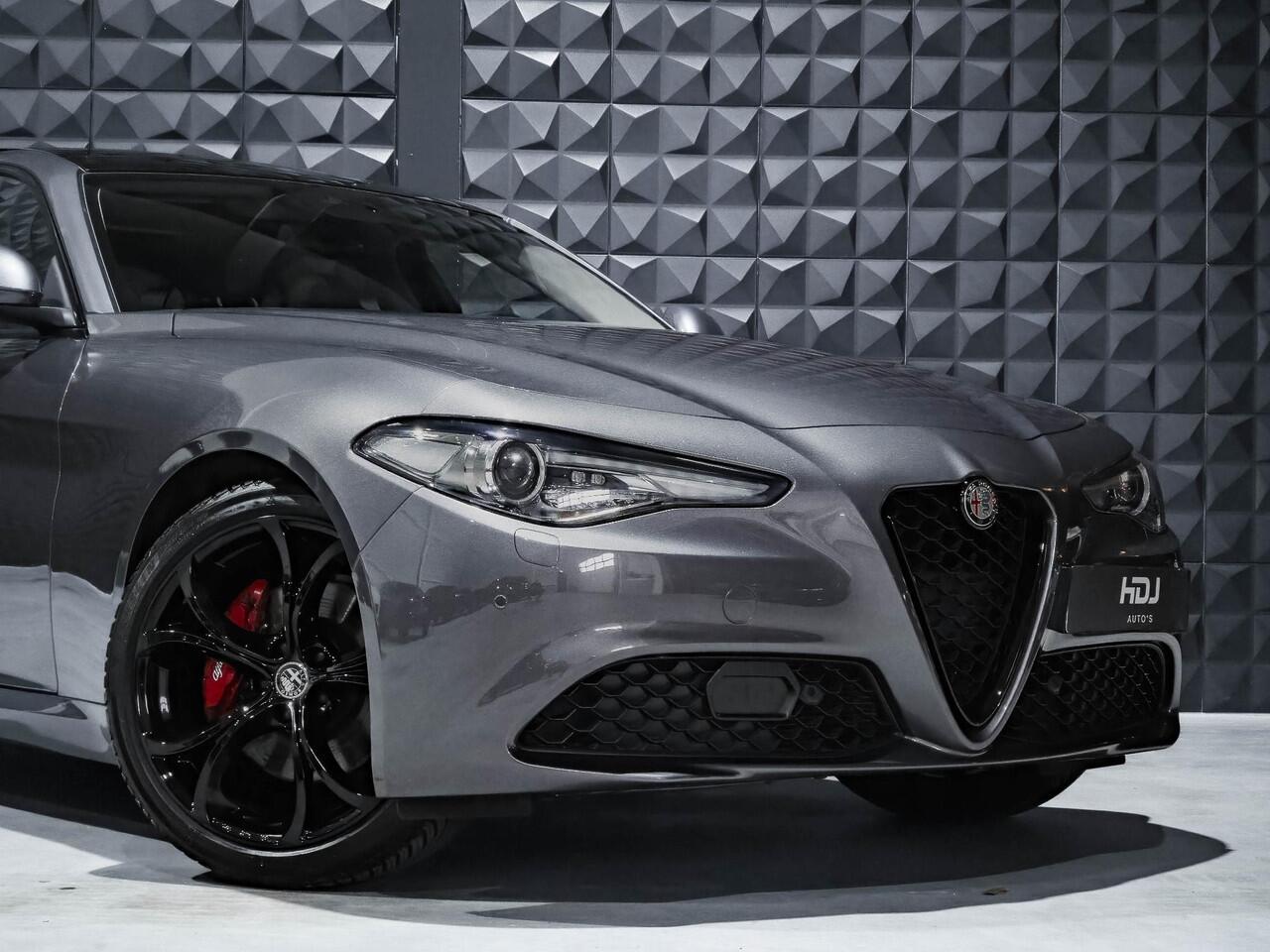 Alfa Romeo GIULIA 2.0T Super | Pano | 19"| Side | ACC | Memo | Camera |