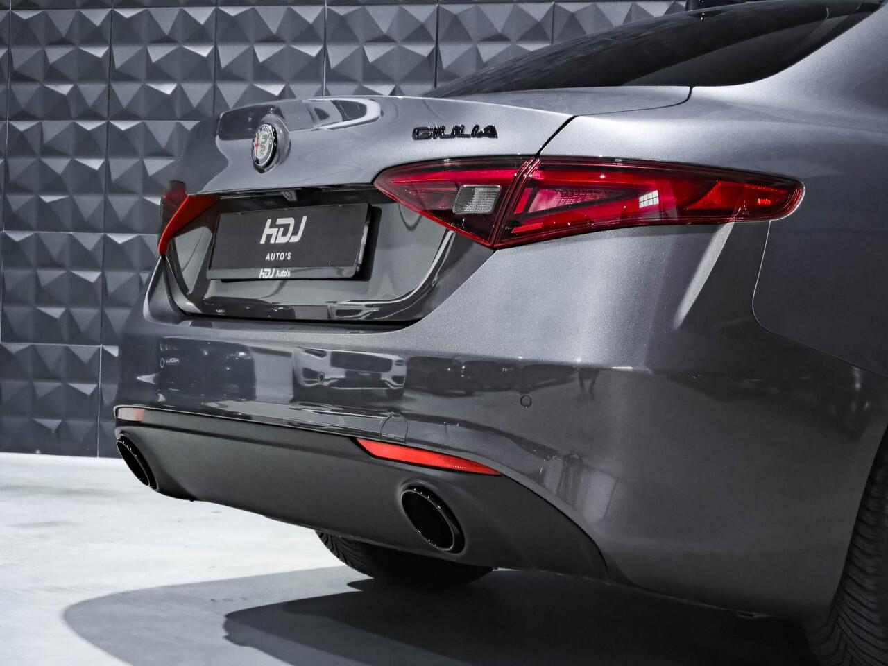 Alfa Romeo GIULIA 2.0T Super | Pano | 19"| Side | ACC | Memo | Camera |