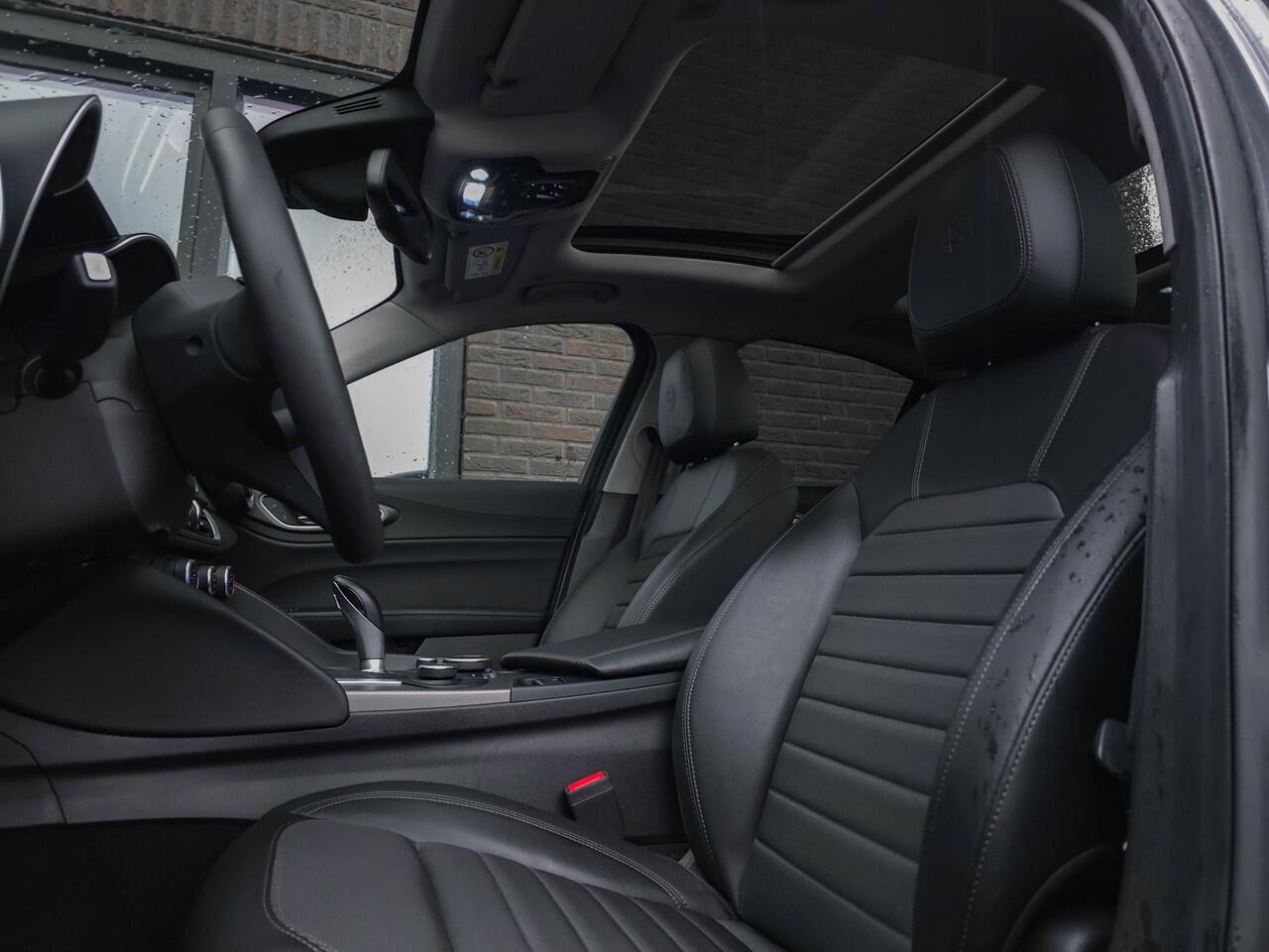 Alfa Romeo GIULIA 2.0T Super | Pano | 19"| Side | ACC | Memo | Camera |