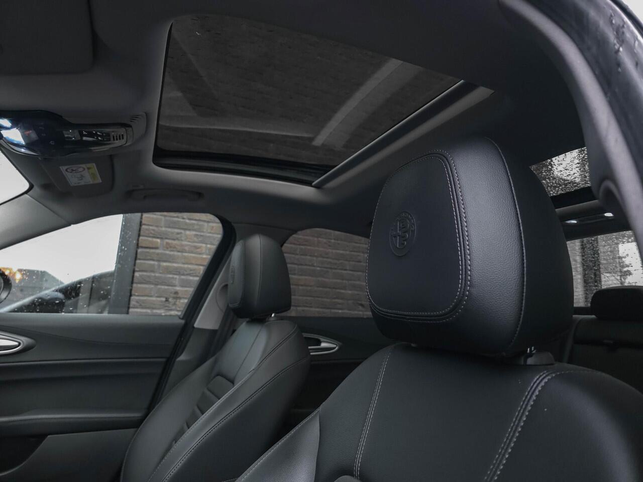 Alfa Romeo GIULIA 2.0T Super | Pano | 19"| Side | ACC | Memo | Camera |