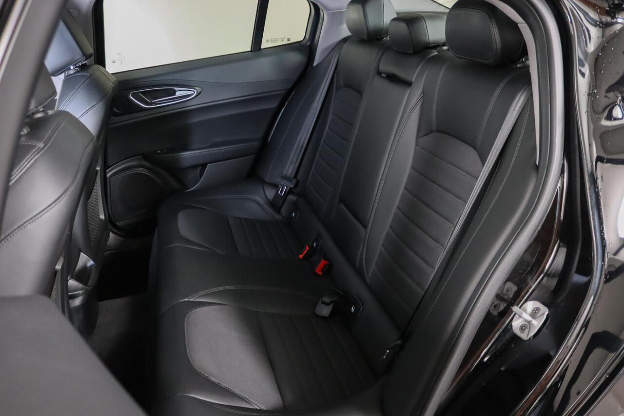 Alfa Romeo GIULIA 2.0T Super 305 PK Lederen bekleding, Afneembare Trekhaak, Memory, Camera, Android Auto/Apple Carplay