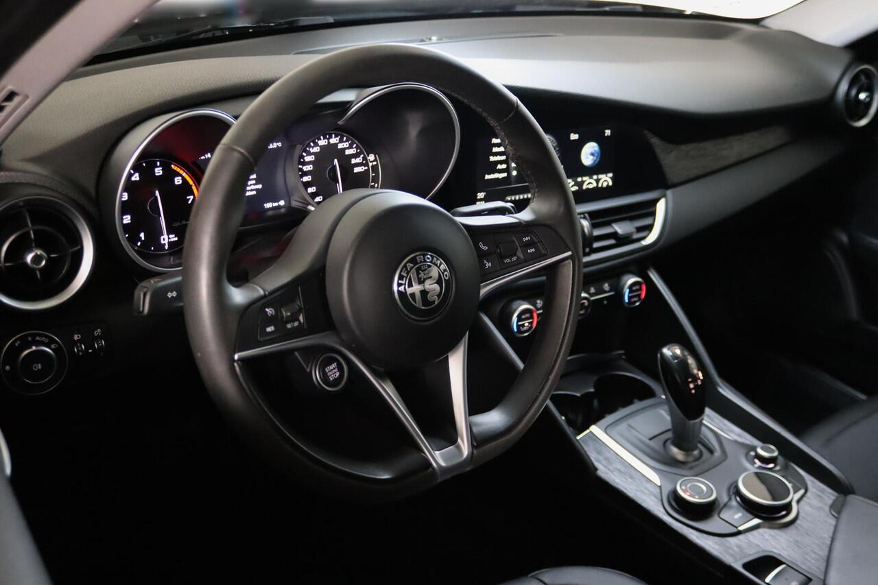 Alfa Romeo GIULIA 2.0T Super 305 PK Lederen bekleding, Afneembare Trekhaak, Memory, Camera, Android Auto/Apple Carplay