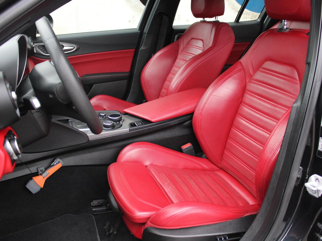 Alfa Romeo GIULIA 2.0T Super | 320 PK | RAGAZZON EINDDEMPER | LEDEREN BEKLEDING | AFNEEMBARE TREKHAAK |