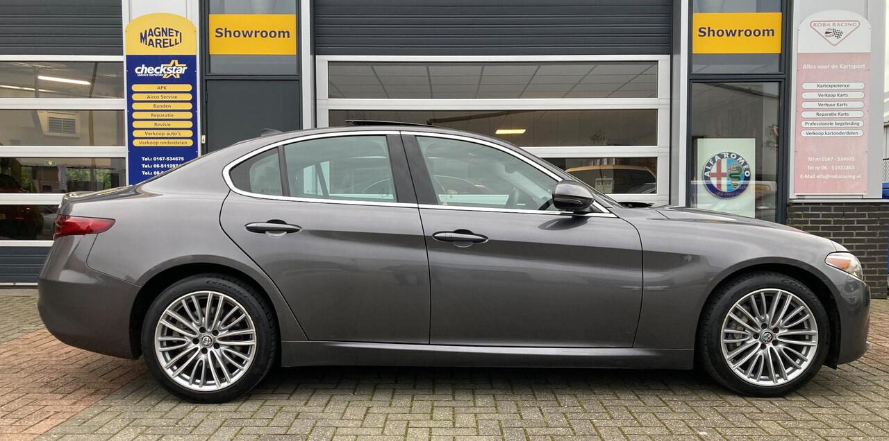 Alfa Romeo GIULIA 2.0 T TI Lusso Q4 | Apple Car Play | Harman Kardon Audio |