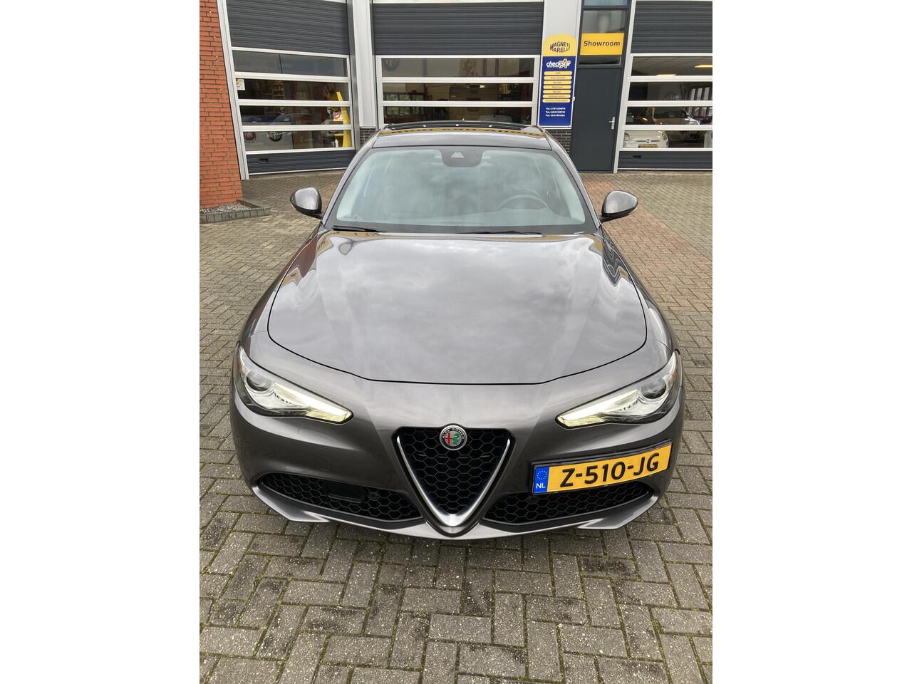 Alfa Romeo GIULIA 2.0 T TI Lusso Q4 | Apple Car Play | Harman Kardon Audio |