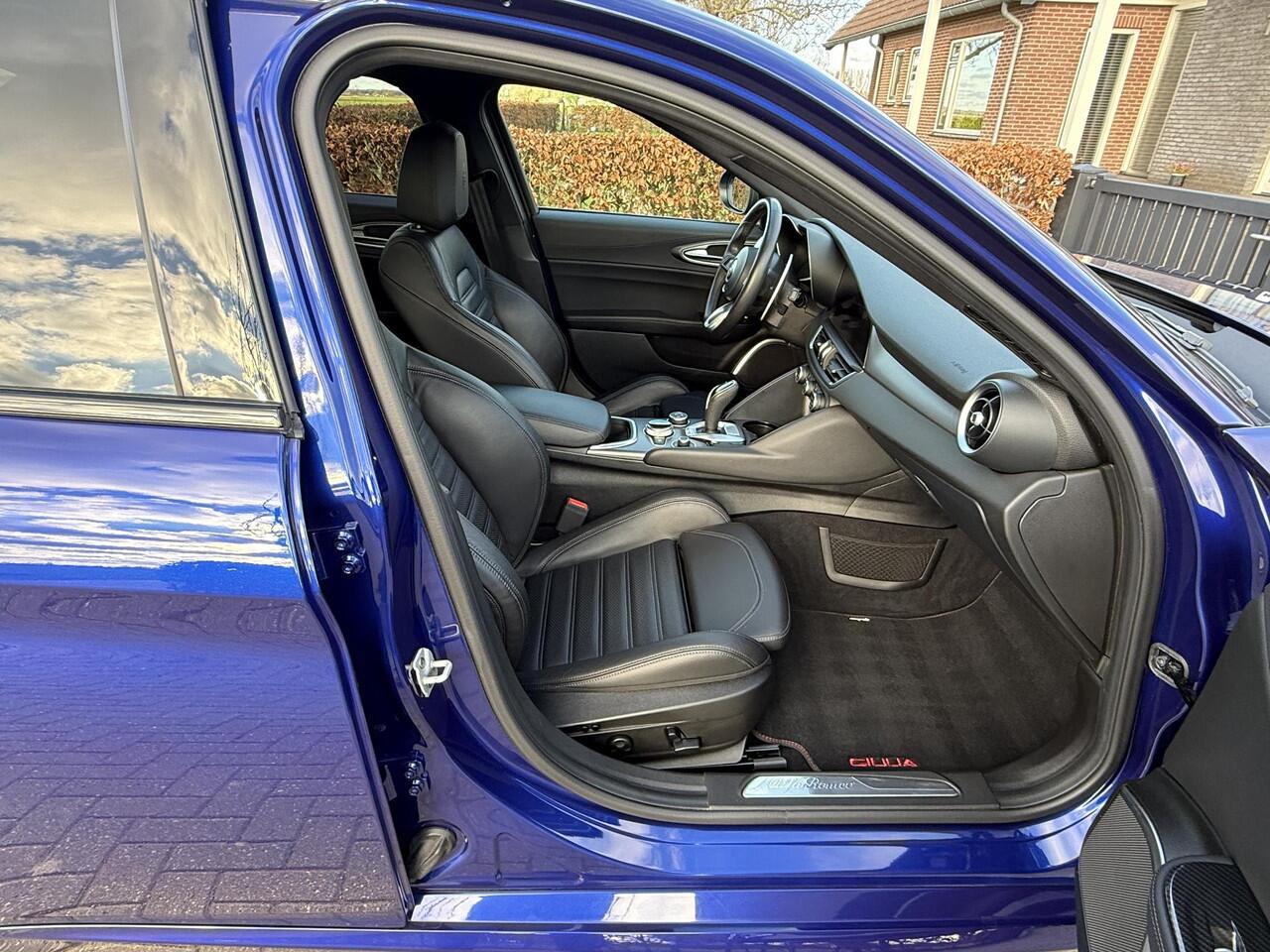 Alfa Romeo GIULIA 2.0 T Veloce 280 PK / Active Schokdempers en LSD!! Topstaat!! Blu Anodizzato!!